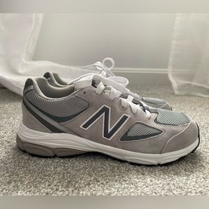 big kids size 5 new balance 888 V2